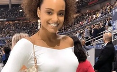 男同桌含着我的奶边摸边做l